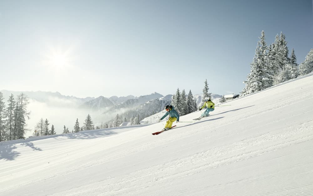 Skifahren auf der Hochwurze bei blauen Himmel