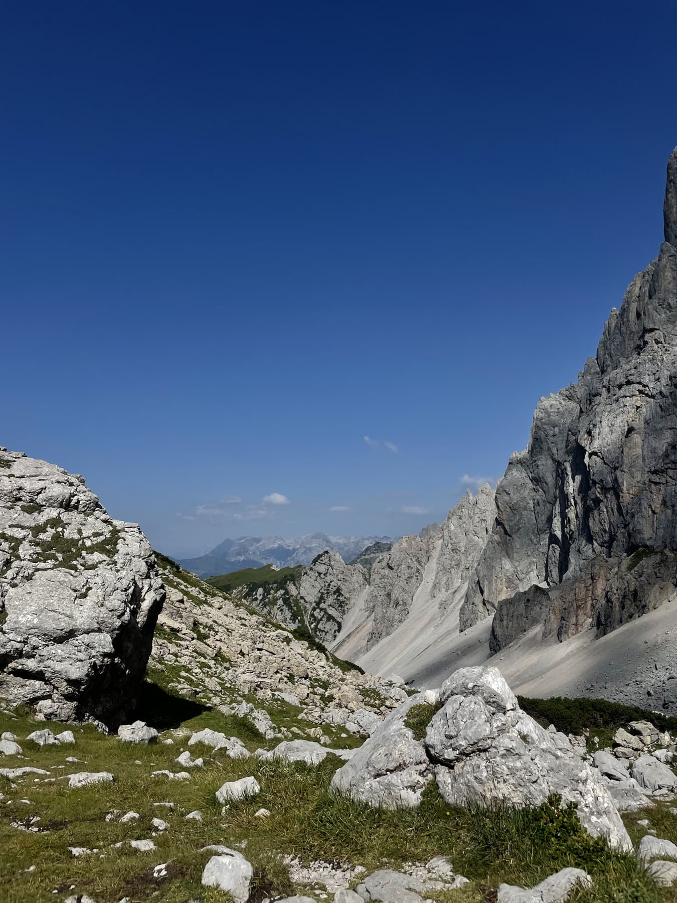 Wanderung durchs Tor, blick richtung Tal
