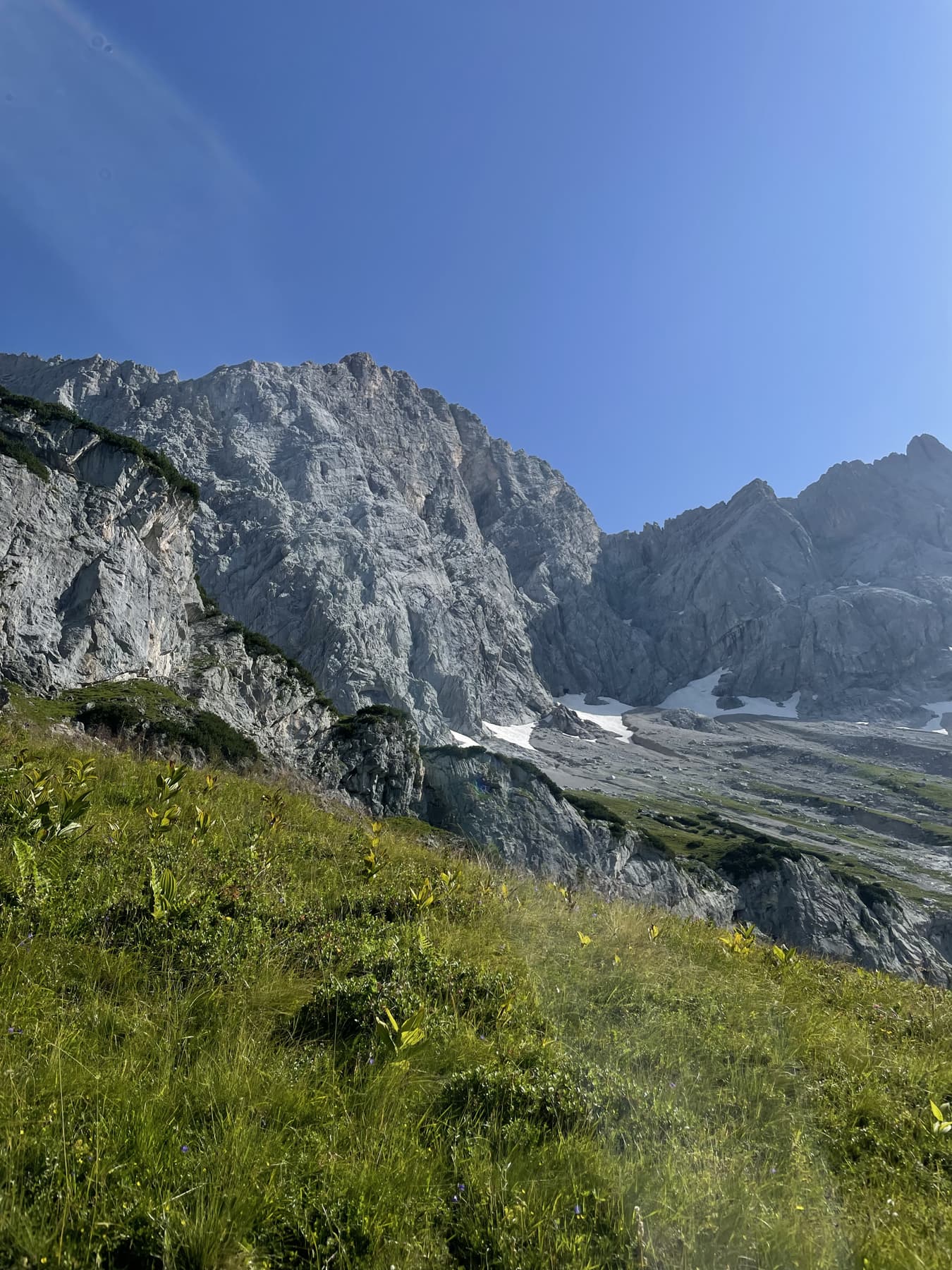 Wanderung durchs Tor blick richtung Dachstein