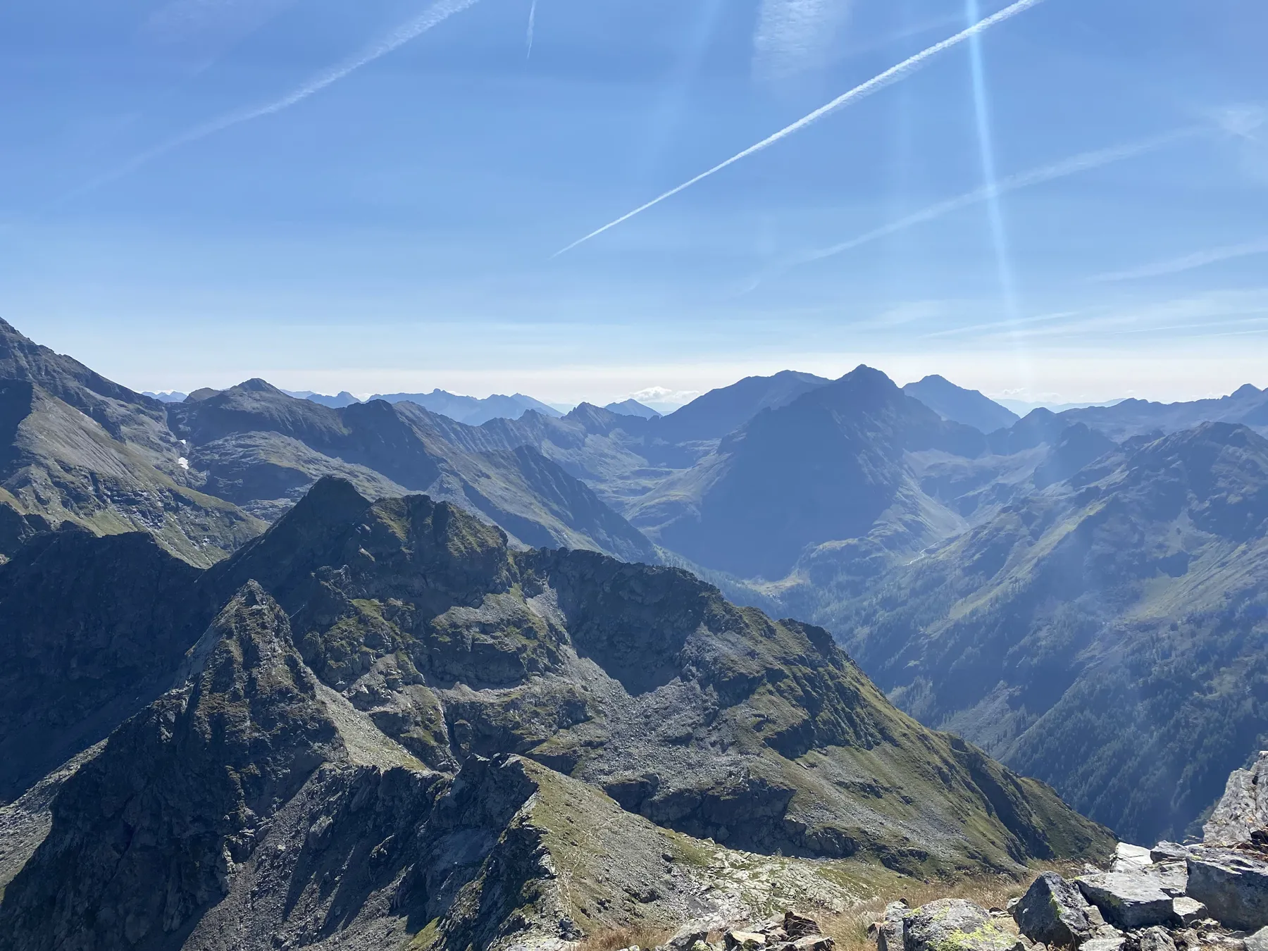 Wanderung mit blick ins gebierge