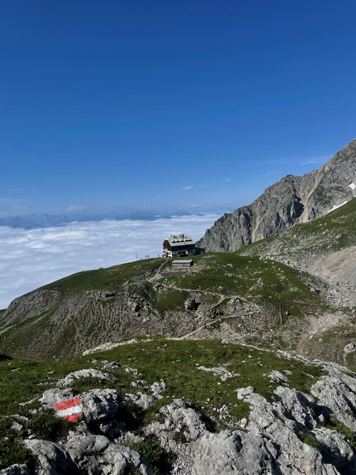 Blick vom Sinabell auf das Guttenberghaus